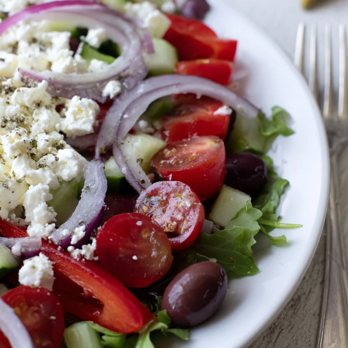 Easy Fresh Salad Recipe served immediately, crunchy bell pepper and red onion